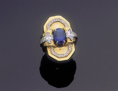 Lot 393 - Sapphire and Diamond Ring 14 kt. yellow gold,...
