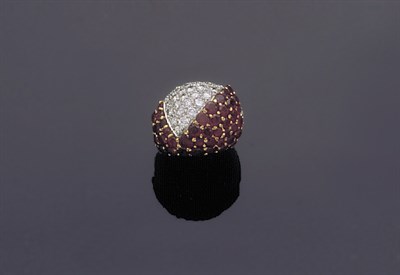 Lot 398 - Diamond and Ruby Ring 18 kt. yellow gold, the...