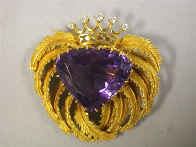 Lot 309 - Gold and Amethyst Pin