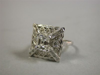 Lot 436 - Diamond Dinner Ring