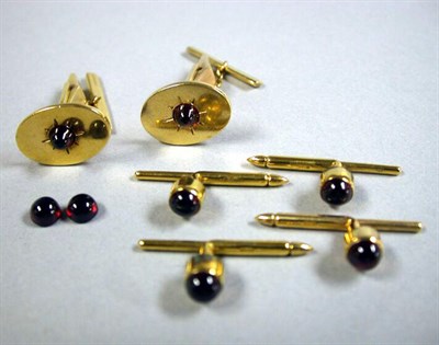 Lot 151 - Gentleman's Gold and Garnet Dress Set