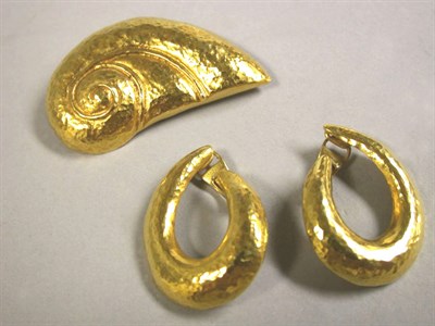 Lot 260 - Gold Pin and Pair of Earclips