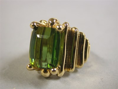 Lot 261 - Green Tourmaline Ring