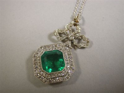 Lot 430 - Edwardian Emerald and Diamond Pendant Necklace