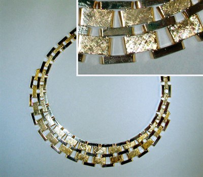 Lot 325 - Gold Necklace