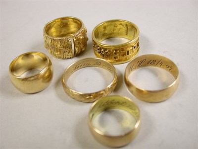 Lot 111 - Group of Six Assorted Gold Wedding Bands