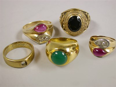 Lot 65 - Five Assorted Gentleman's Gold Rings