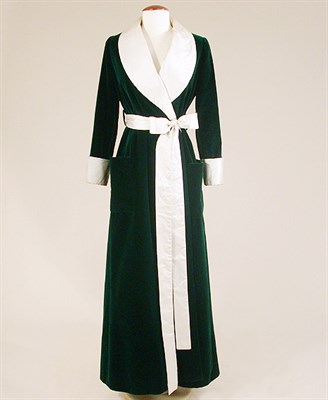 Lot 540 - Norell Bottle Green Velvet Housecoat