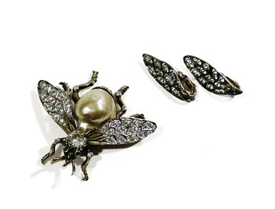 Lot 2377 - Nettie Rosenstein Faux Pearl and Rhinestone...
