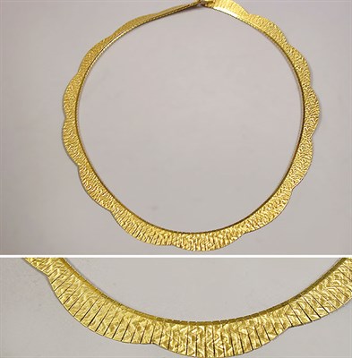 Lot 105 - Gold Necklace