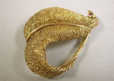 Lot 128 - Gold Leaf Pin