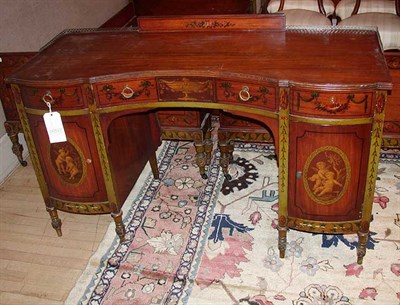 Lot 105 - Edwardian Style Painted Mahogany Dressing Table