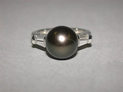 Lot 533 - Black Cultured Pearl and Diamond Ring