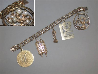 Lot 210 - Gold Charm Bracelet