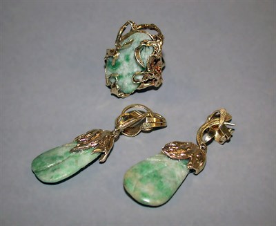 Lot 199 - Gold and Jade Ring and Pair of Earclips