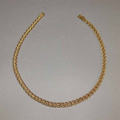 Lot 383 - Gold Textured Link Necklace