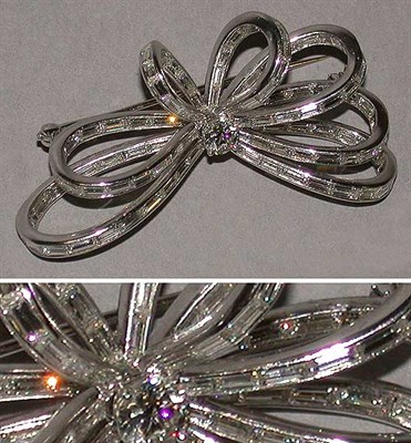 Lot 451 - Diamond Bow Pin