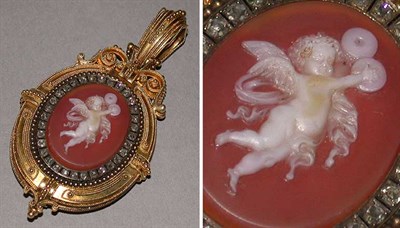 Lot 581 - Cameo Pendant/ Locket