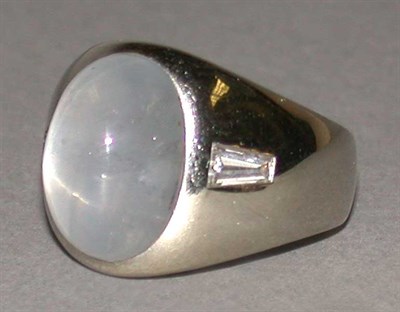 Lot 580 - Gentleman's Star Sapphire and Diamond Ring