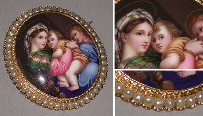 Lot 585 - Enamel and Pearl Pin