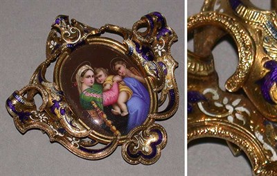 Lot 572 - Enamel Pin