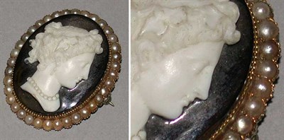 Lot 137 - Hardstone Cameo Pin