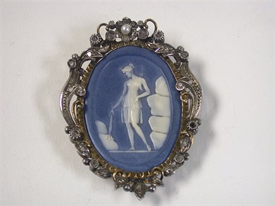 Lot 71 - Cameo Pin