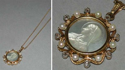 Lot 62 - Mother-of-Pearl Pendant