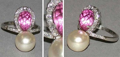 Lot 183 - Cultured Pearl and Diamond Ring