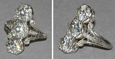 Lot 494 - Edwardian Three Stone Diamond Ring