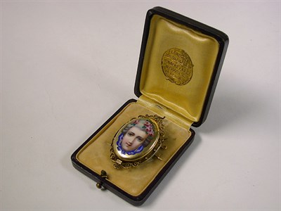 Lot 162 - Enamel Locket Pin