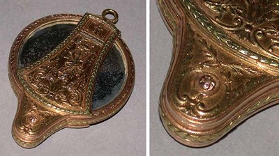 Lot 584 - Gold Mirror Pendant