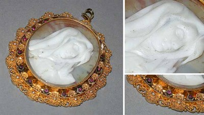 Lot 237 - Large Cameo Pin