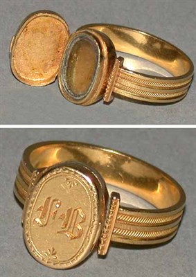 Lot 152 - Gold Locket Ring