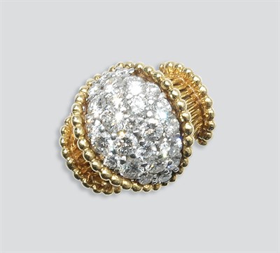 Lot 439 - Gold and Diamond Ring