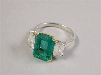 Lot 225 - Emerald and Diamond Ring