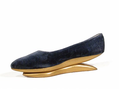 Lot 2221 - Herbert Levine Teal Velvet Kabuki Shoes...