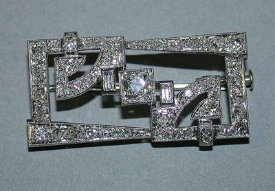 Lot 482 - Art Deco Diamond Brooch