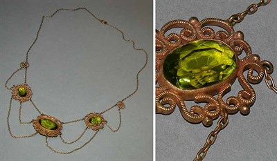 Lot 319 - Green Glass Necklace
