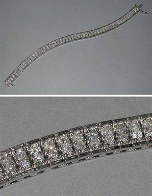Lot 592 - Diamond Bracelet
