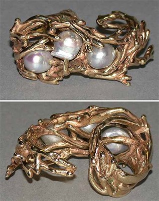 Lot 157 - Heavy Gold and Cultured Pearl Two Finger Ring