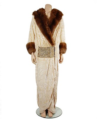 Lot 2005 - Ivory Coupe des Velours Evening Coat Russian,...