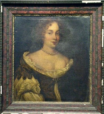 Lot 20 - Circle of Sir Peter Lely PORTRAIT OF A WOMAN...