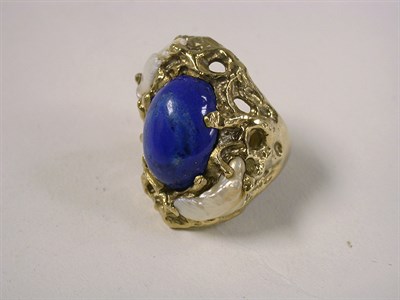 Lot 265 - Lapis Lazuli and Freshwater Pearl Ring