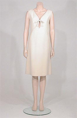Lot 3469 - Laroche Couture Creme Wool Crepe Sleeveless...