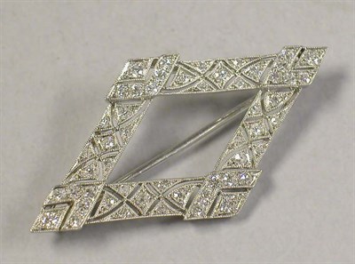 Lot 633 - Edwardian Diamond Pin