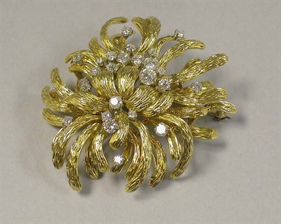 Lot 549 - Diamond Flower Pin 18 kt. yellow gold, of...