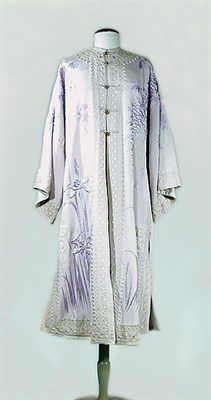 Lot 3815 - Mandarin Robe Style Theatre Evening Coat...