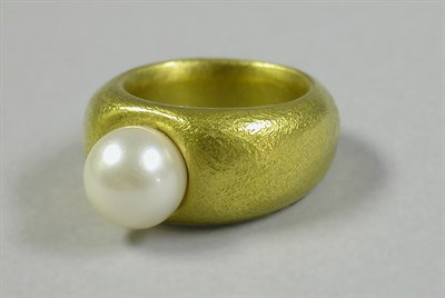 Lot 452 - Cultured Pearl Ring