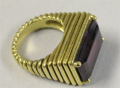 Lot 299 - Amethyst Ring